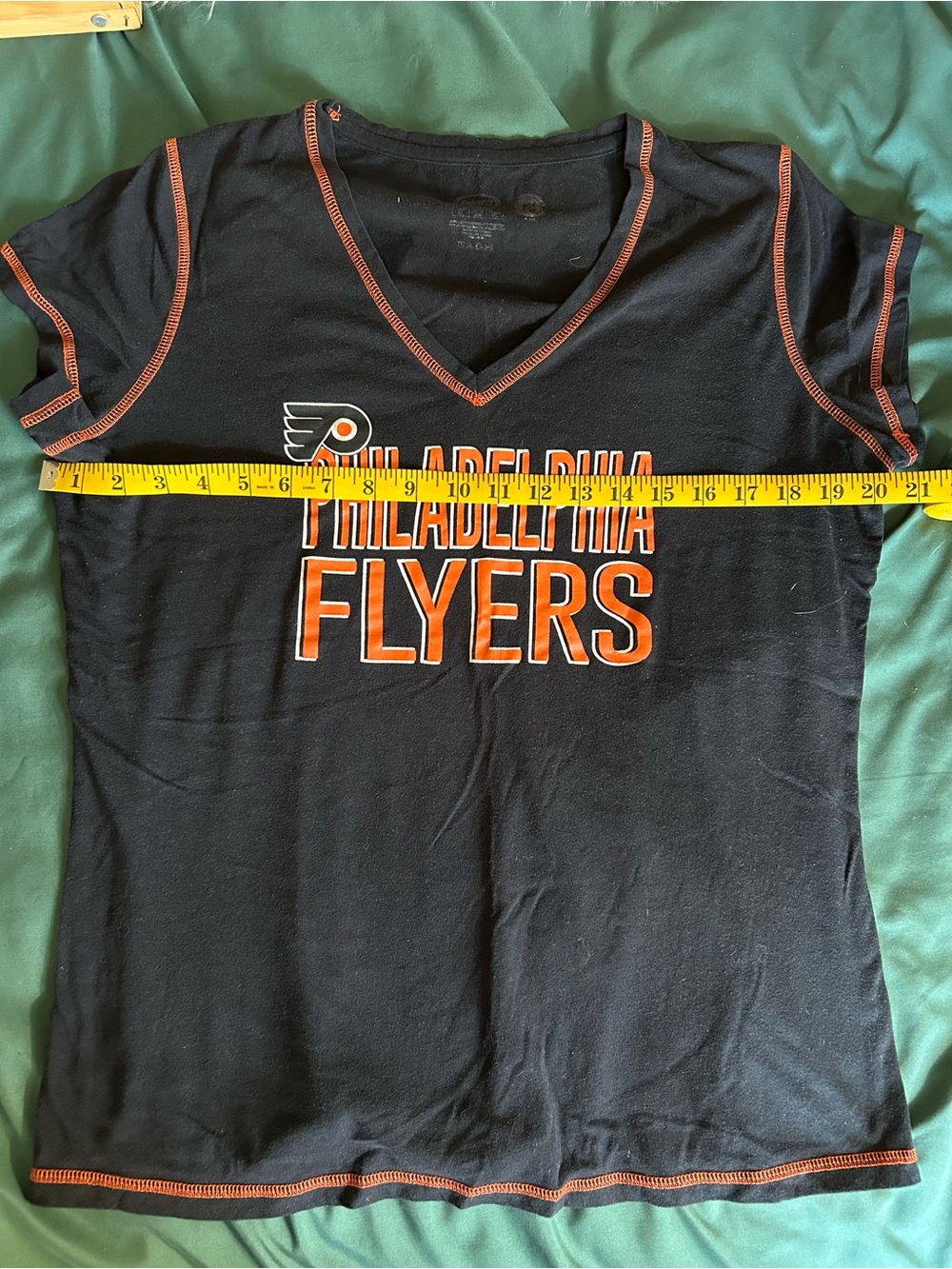 Philadelphia Flyers women’s large V-Neck